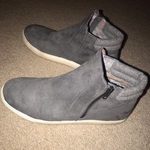 Austin Sz 11 Grey hightop Shoes